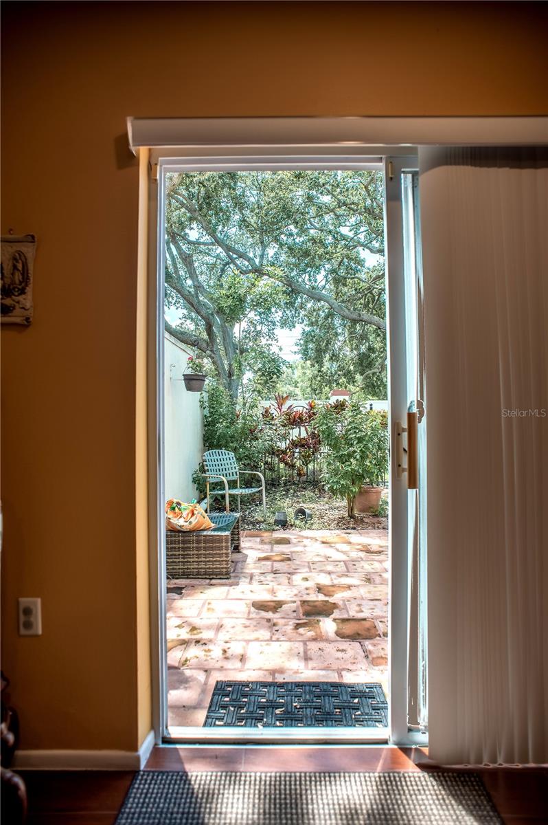 Image 3 of 37 For 2700 Bayshore Boulevard 592