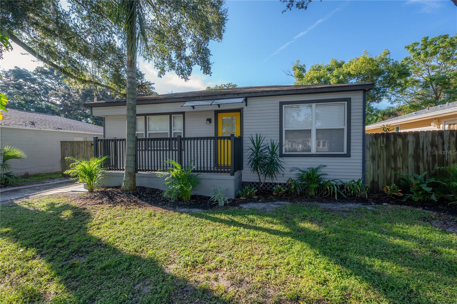 Image 3 of 30 For 1415 Hanna Avenue