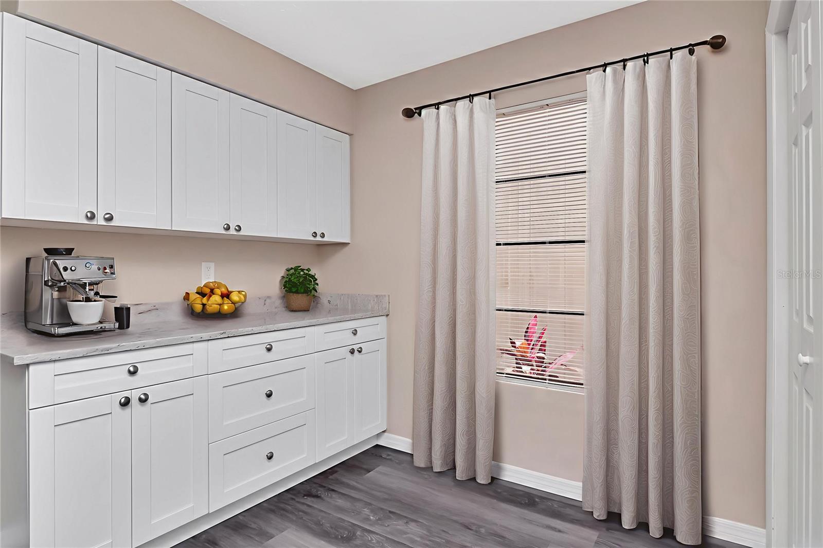 Image 6 of 18 For 3810 Windtree Court