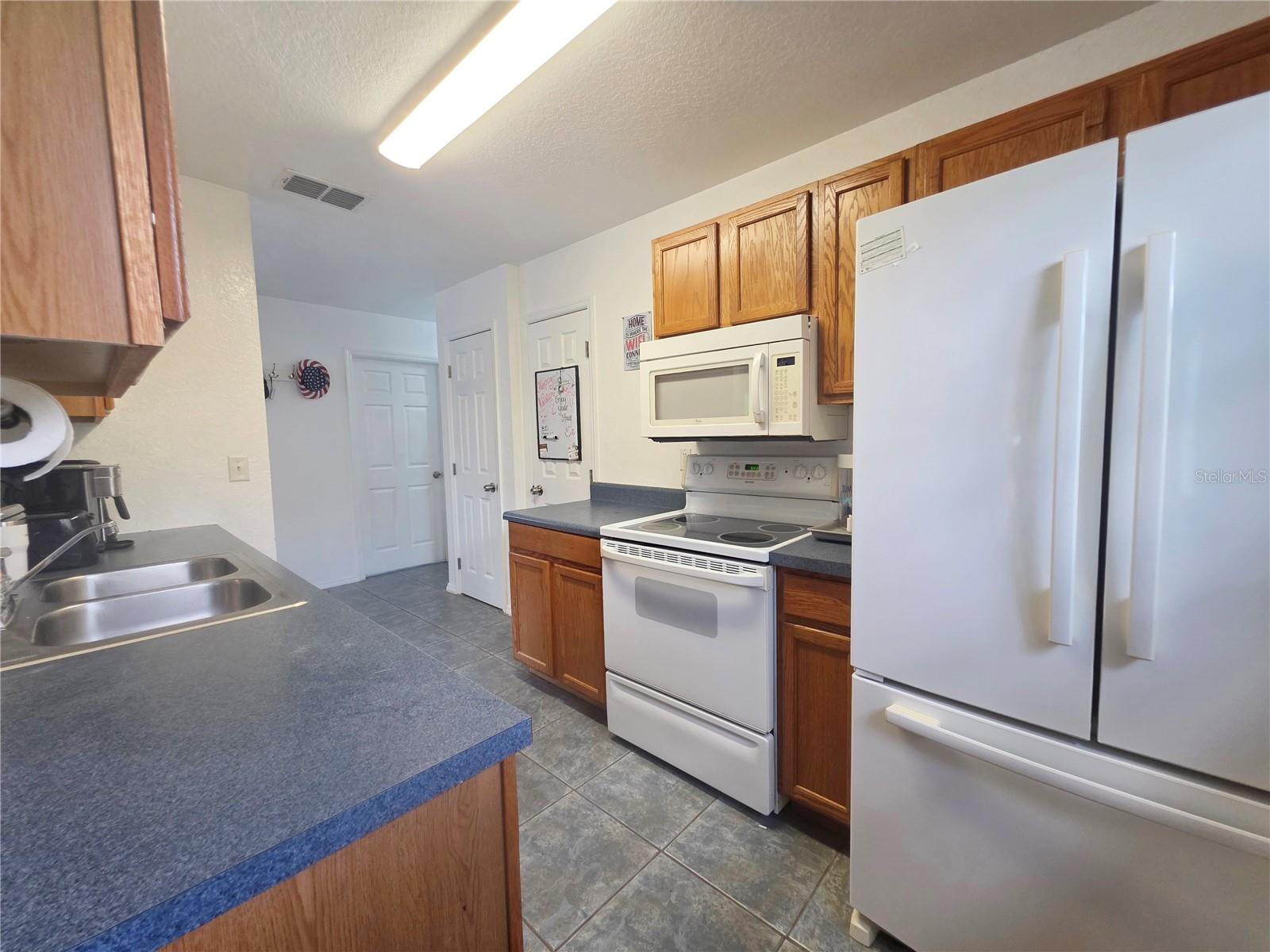 Listing photo id 8 for 10464 Oliver Street
