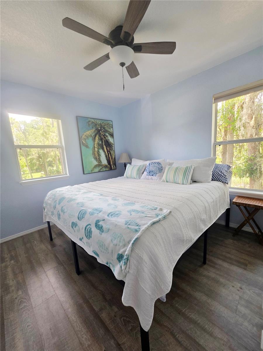 Listing photo id 14 for 10464 Oliver Street