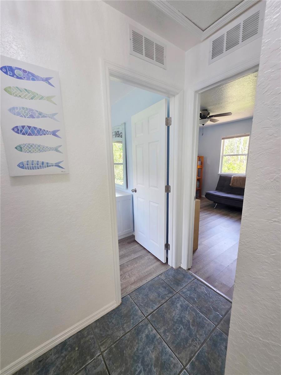 Listing photo id 15 for 10464 Oliver Street