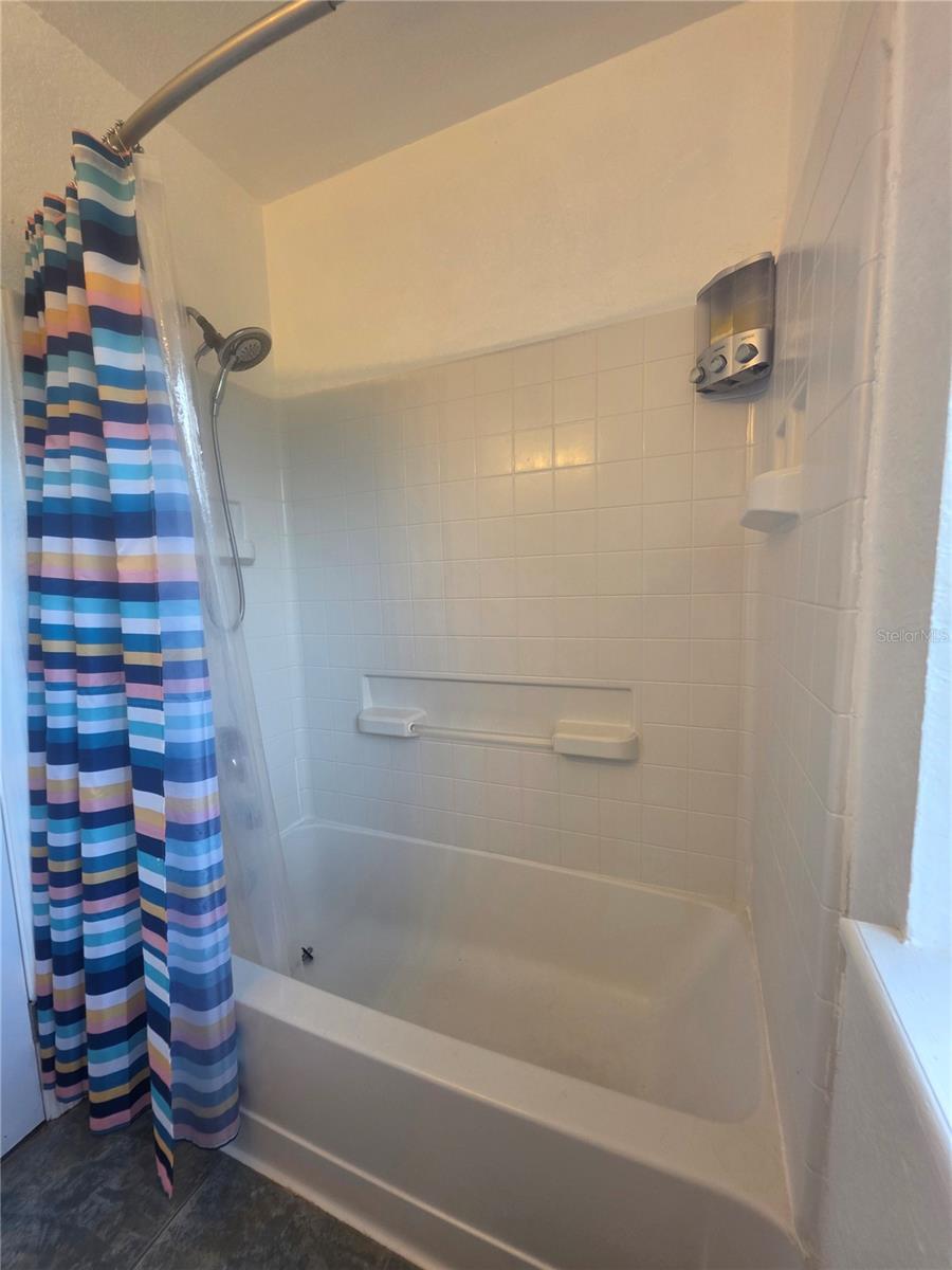 Listing photo id 17 for 10464 Oliver Street