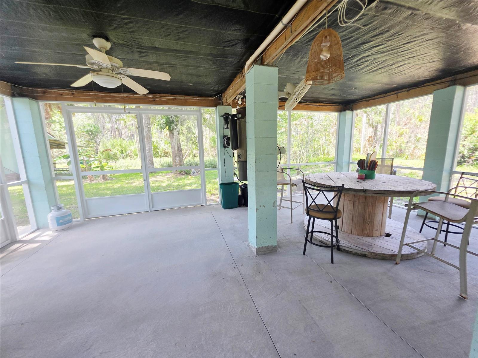 Listing photo id 22 for 10464 Oliver Street