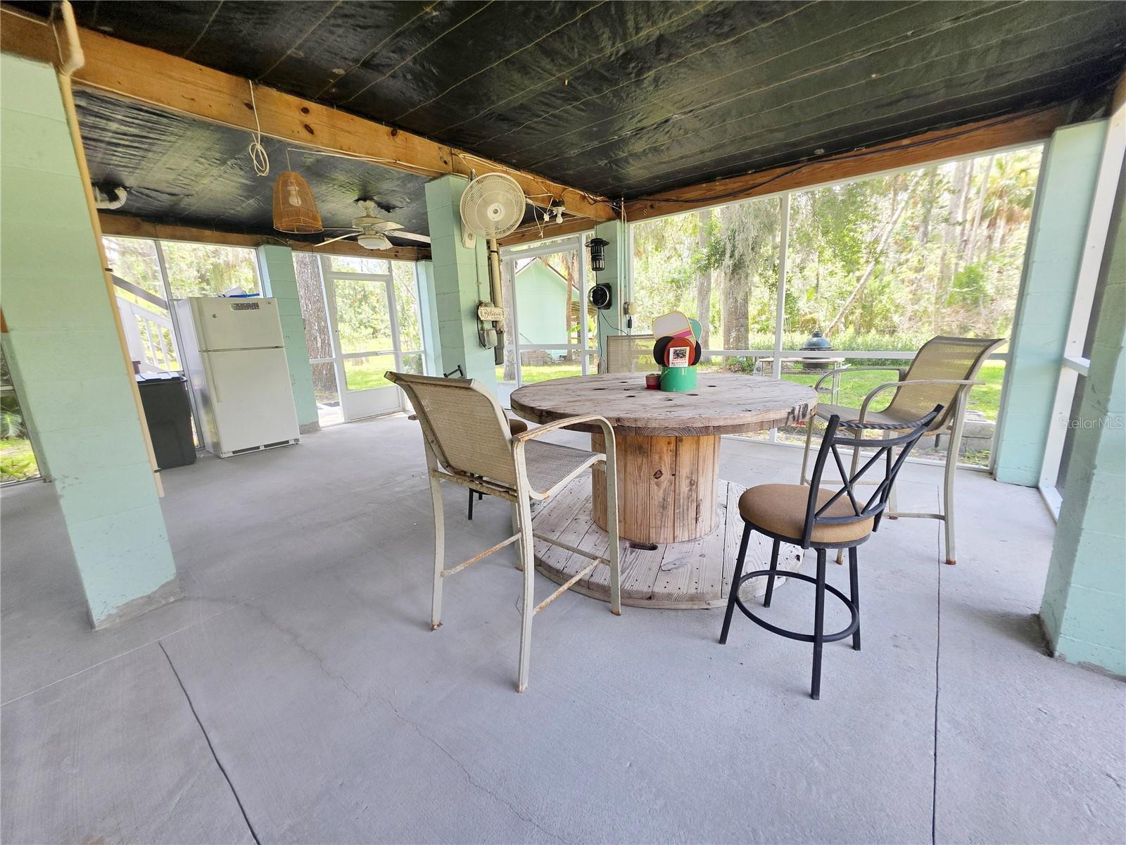 Listing photo id 23 for 10464 Oliver Street