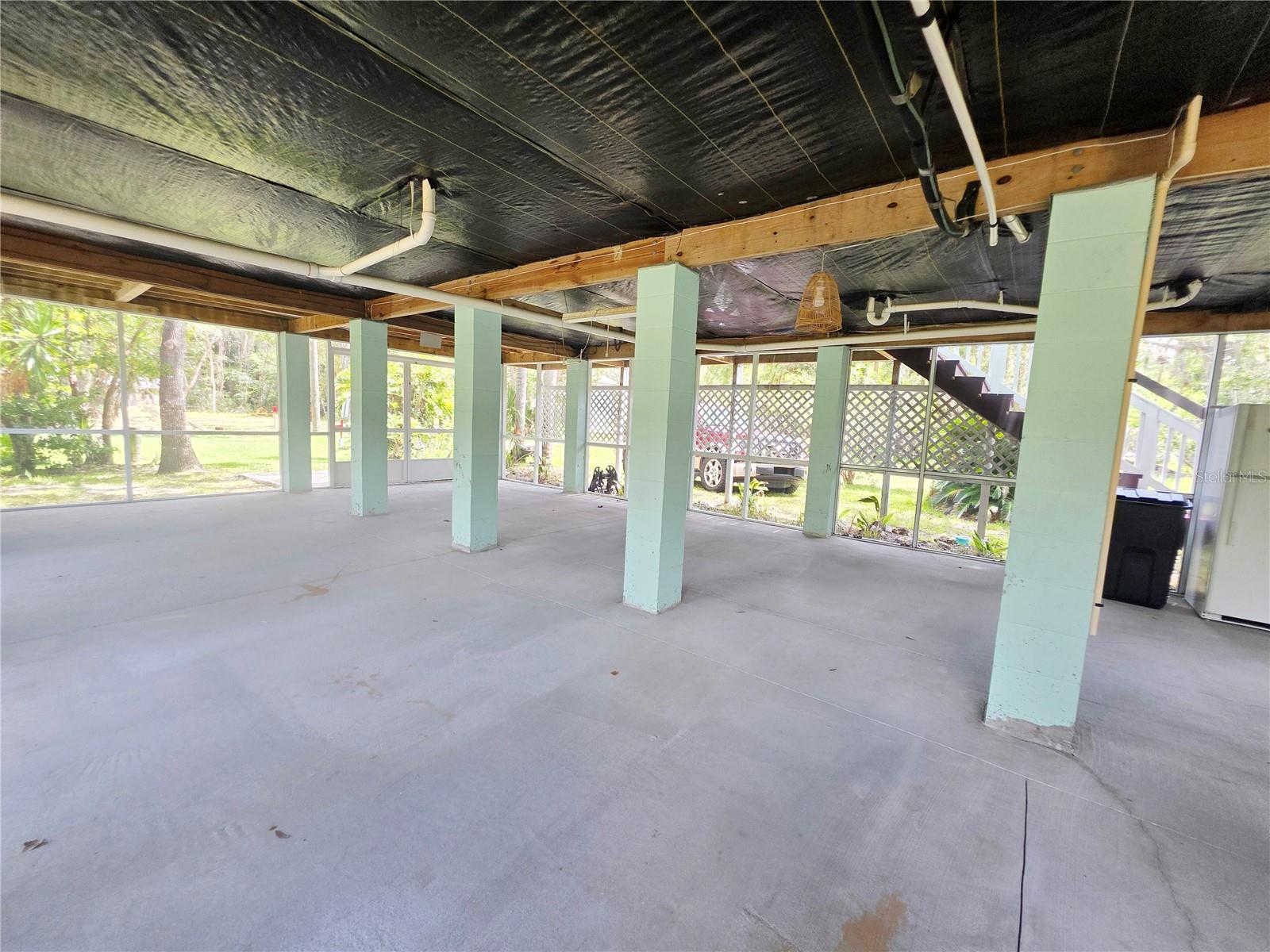Listing photo id 24 for 10464 Oliver Street