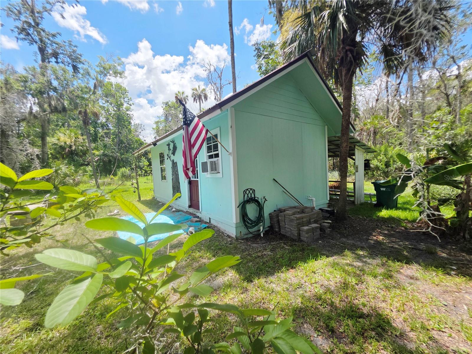 Listing photo id 1 for 10464 Oliver Street