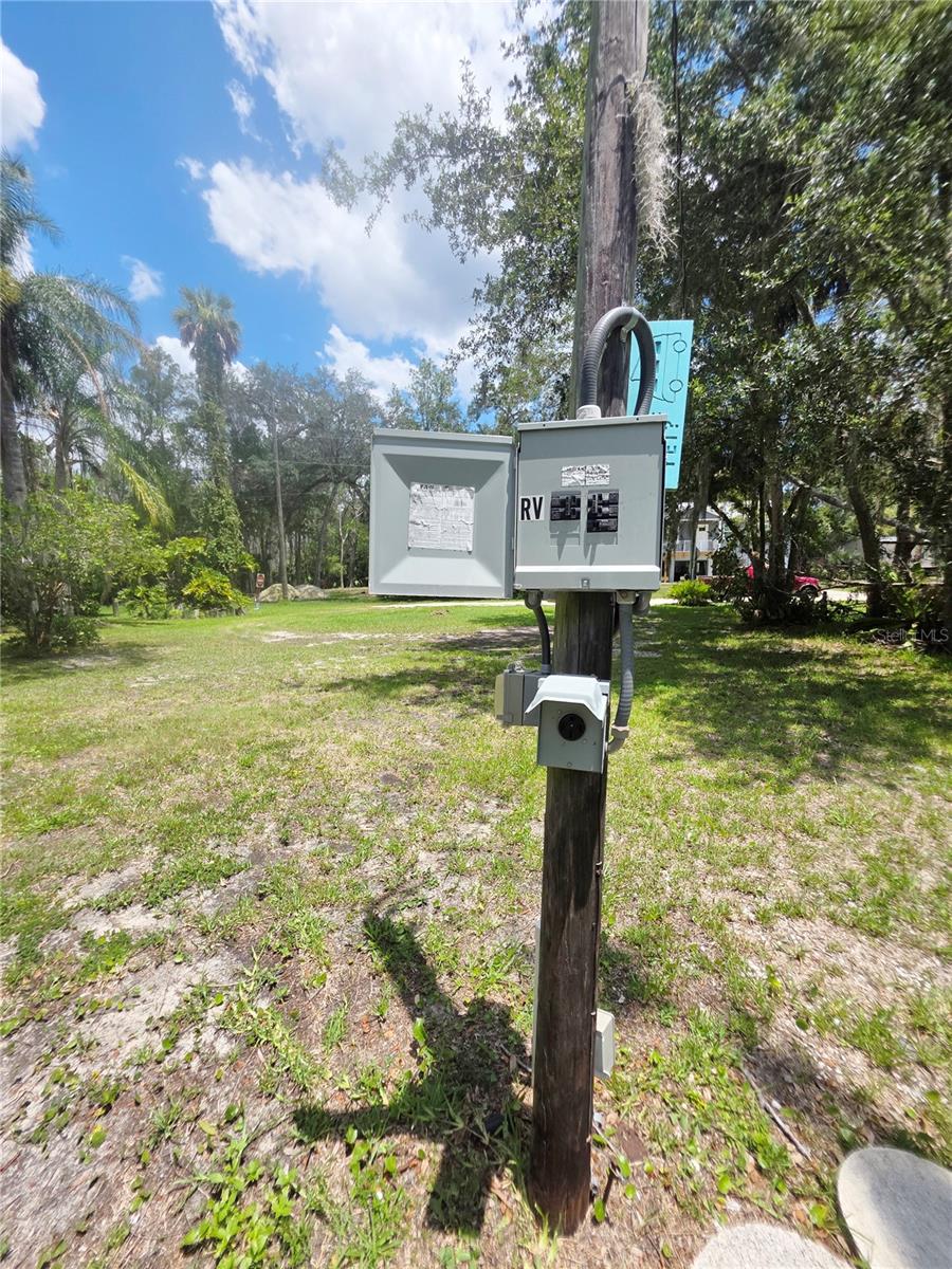 Listing photo id 28 for 10464 Oliver Street
