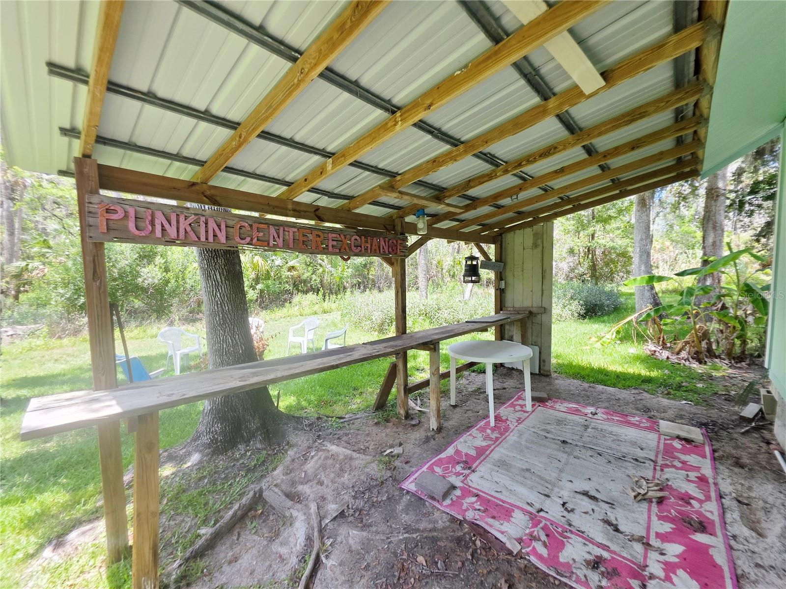 Listing photo id 31 for 10464 Oliver Street