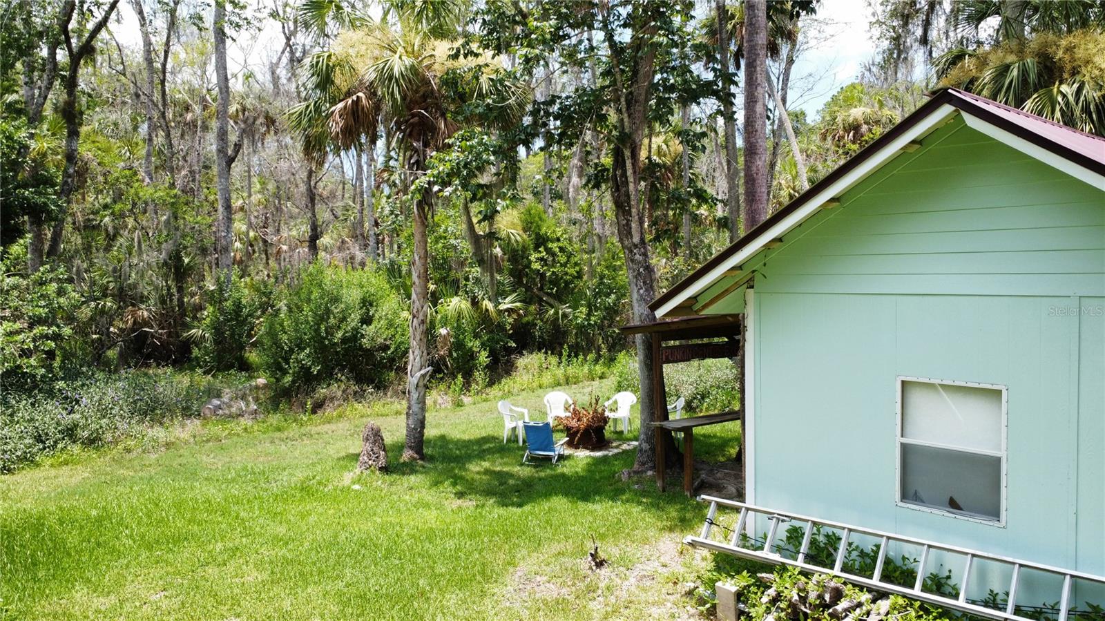 Listing photo id 37 for 10464 Oliver Street