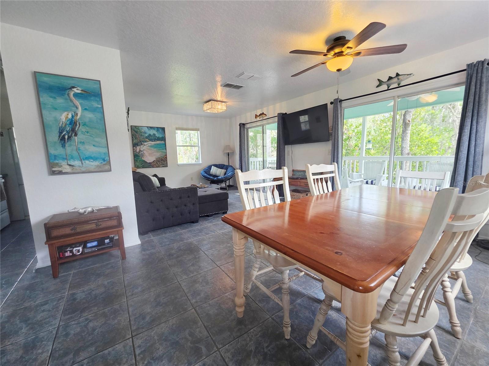 Listing photo id 3 for 10464 Oliver Street