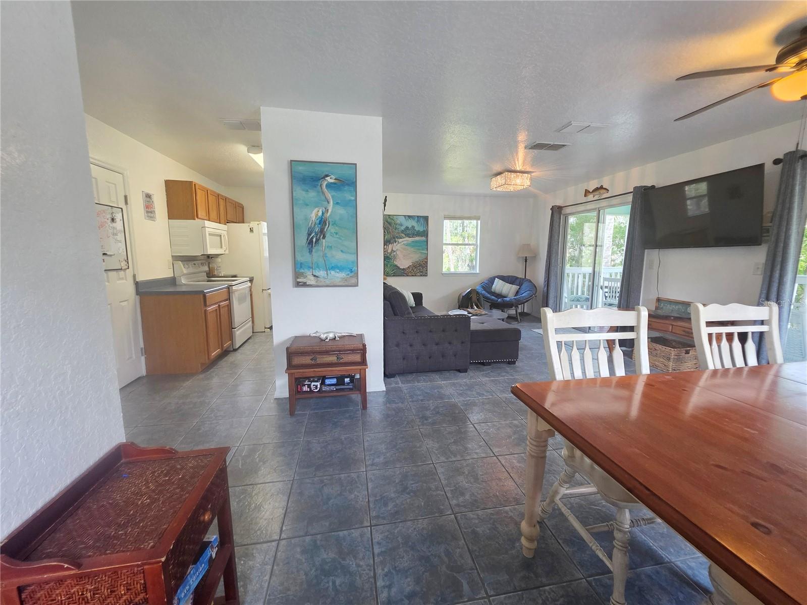 Listing photo id 4 for 10464 Oliver Street
