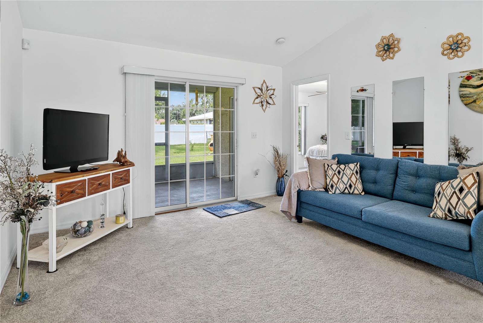 Listing photo id 9 for 5731 17th Street