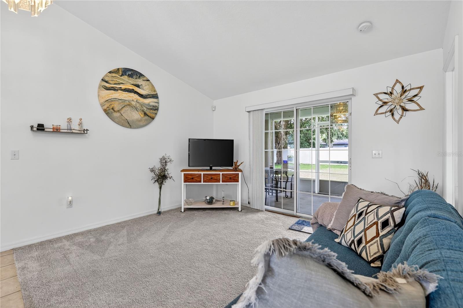 Listing photo id 10 for 5731 17th Street