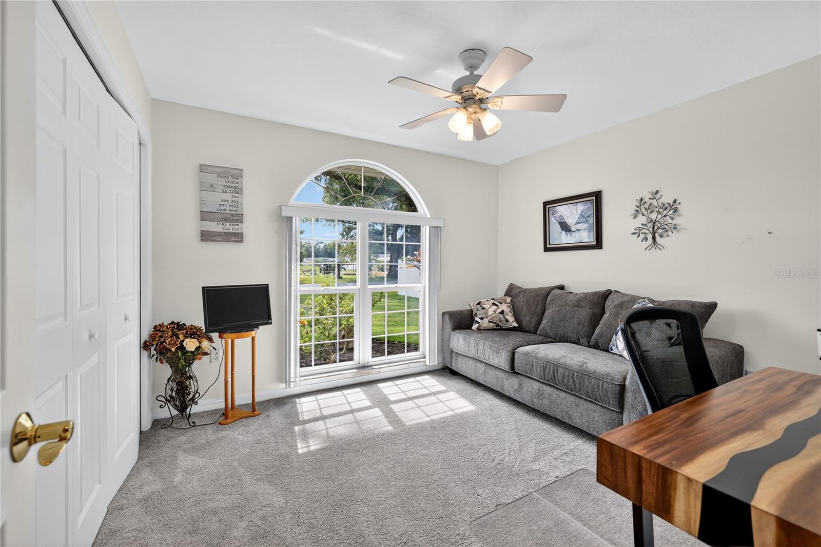 Listing photo id 11 for 5731 17th Street