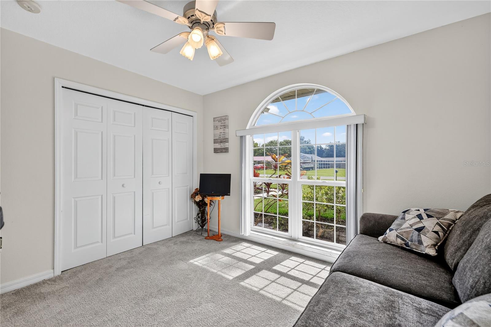 Listing photo id 12 for 5731 17th Street