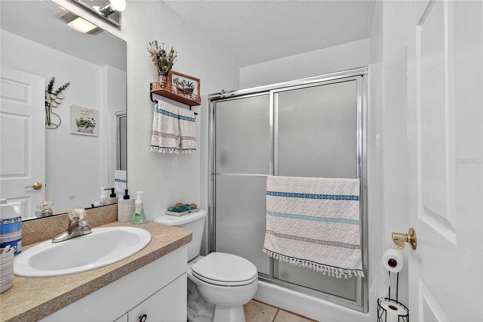 Listing photo id 13 for 5731 17th Street