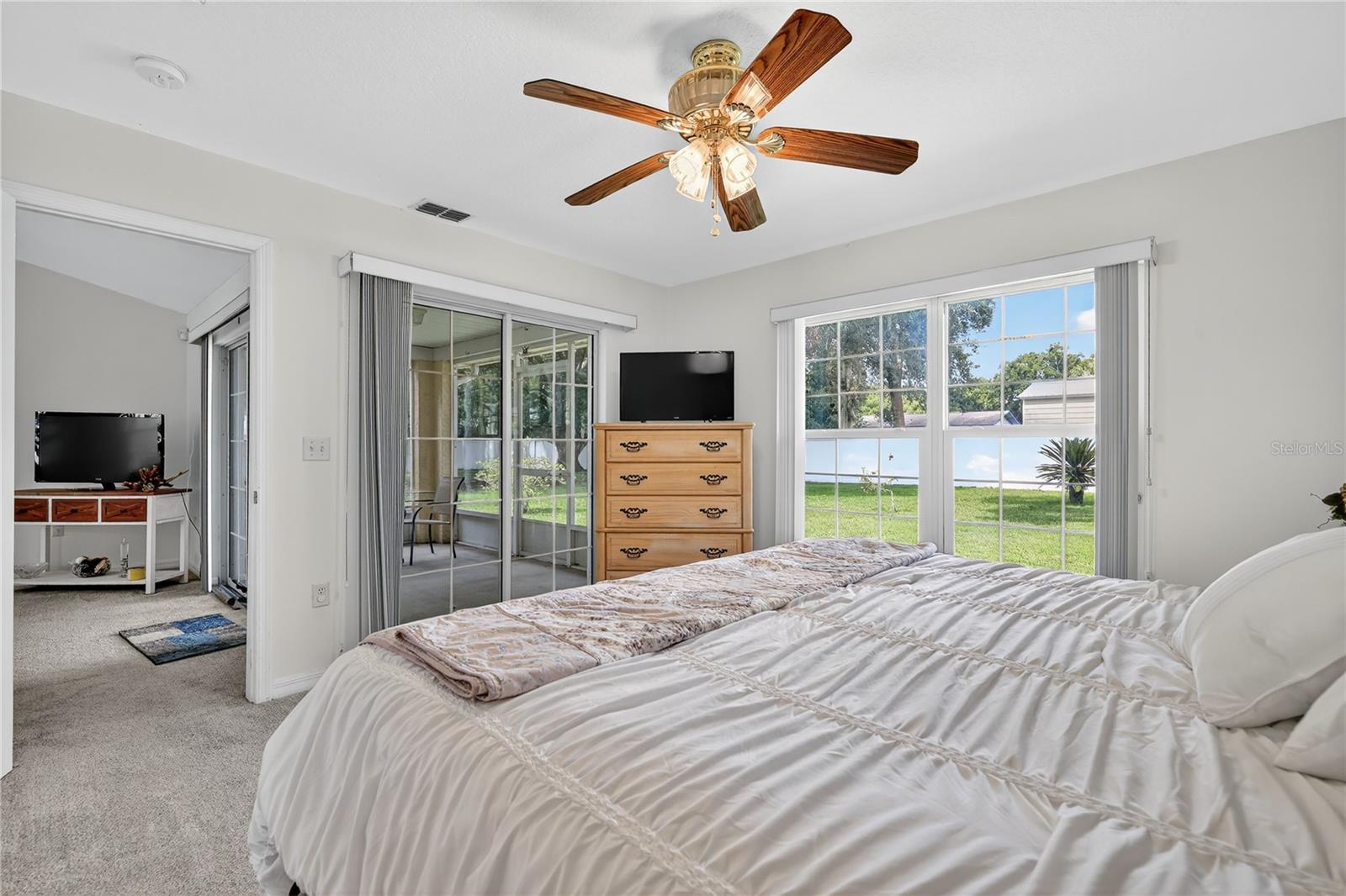 Listing photo id 18 for 5731 17th Street