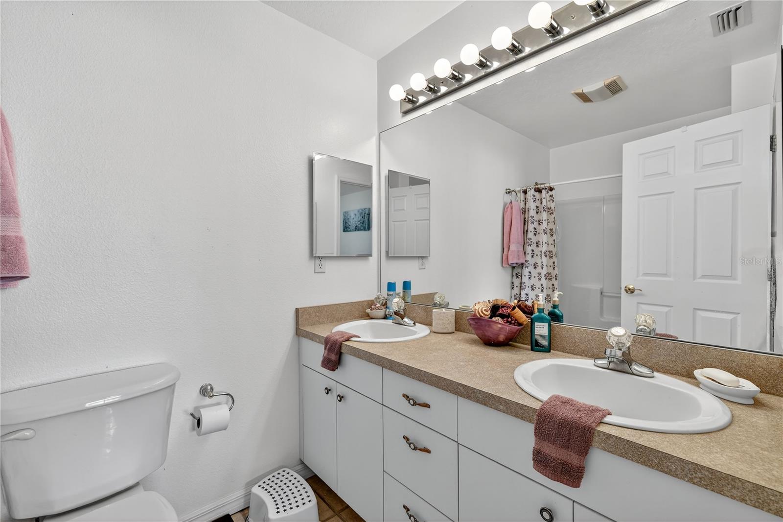 Listing photo id 19 for 5731 17th Street