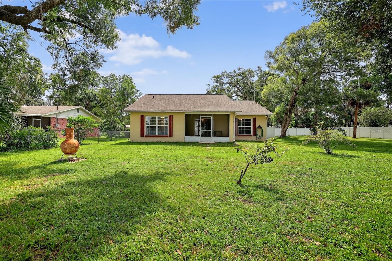 Listing photo id 24 for 5731 17th Street
