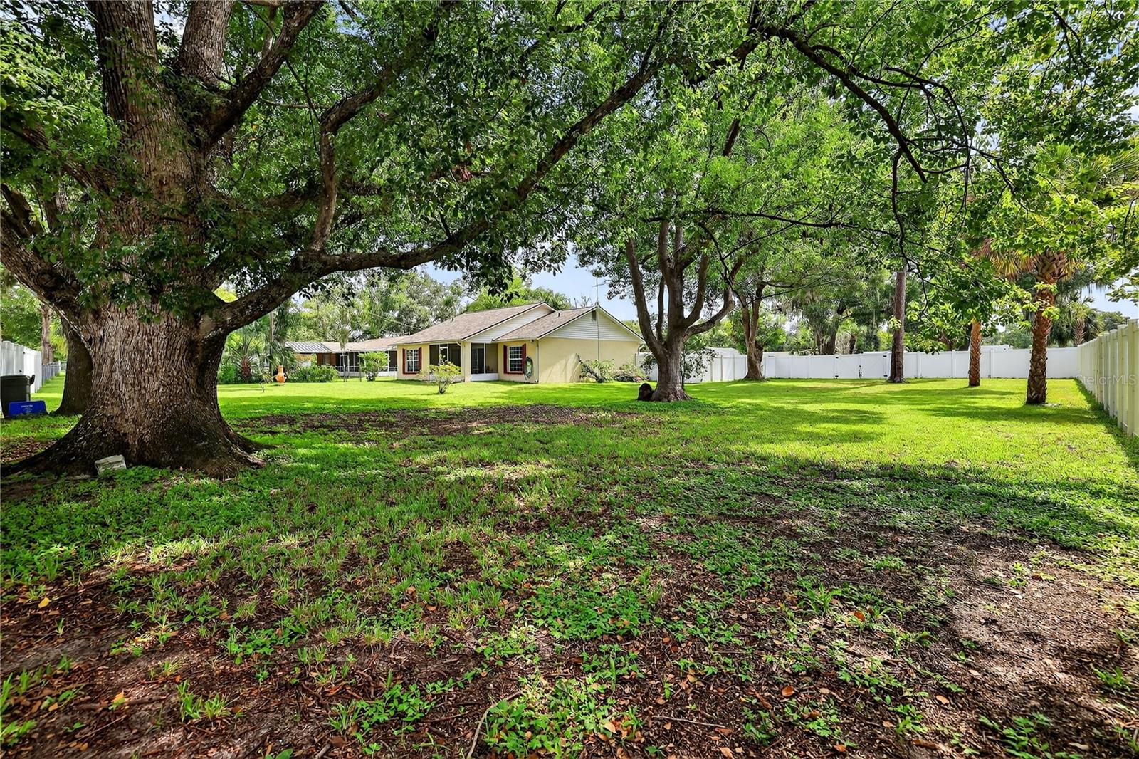 Listing photo id 25 for 5731 17th Street