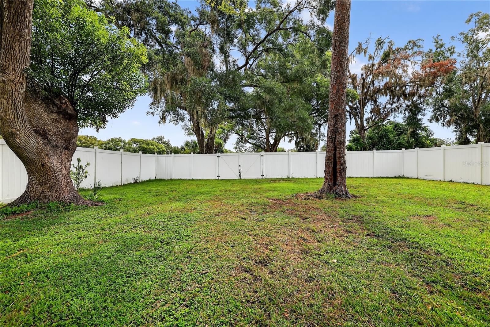 Listing photo id 28 for 5731 17th Street