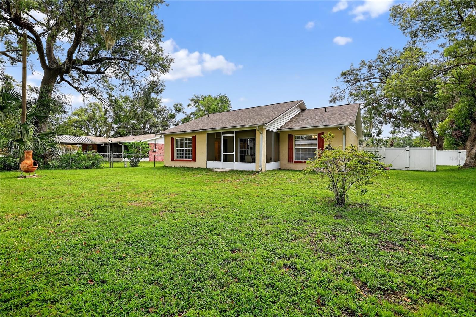 Listing photo id 29 for 5731 17th Street
