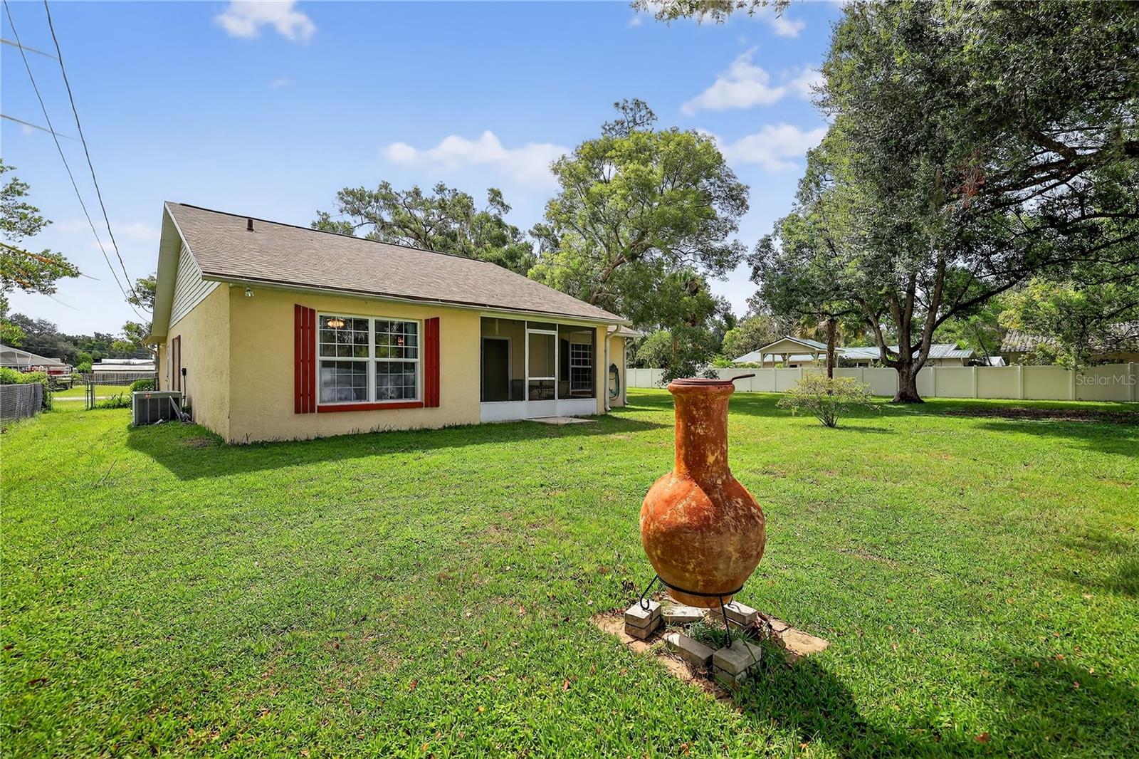 Listing photo id 30 for 5731 17th Street