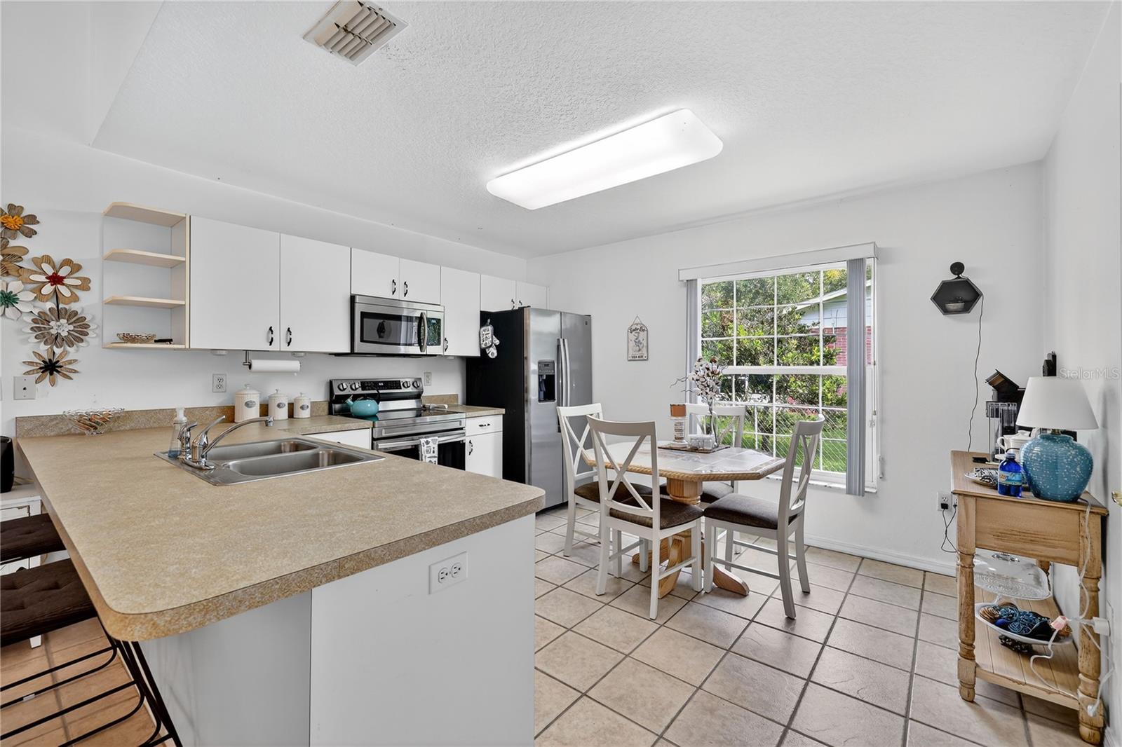 Listing photo id 3 for 5731 17th Street