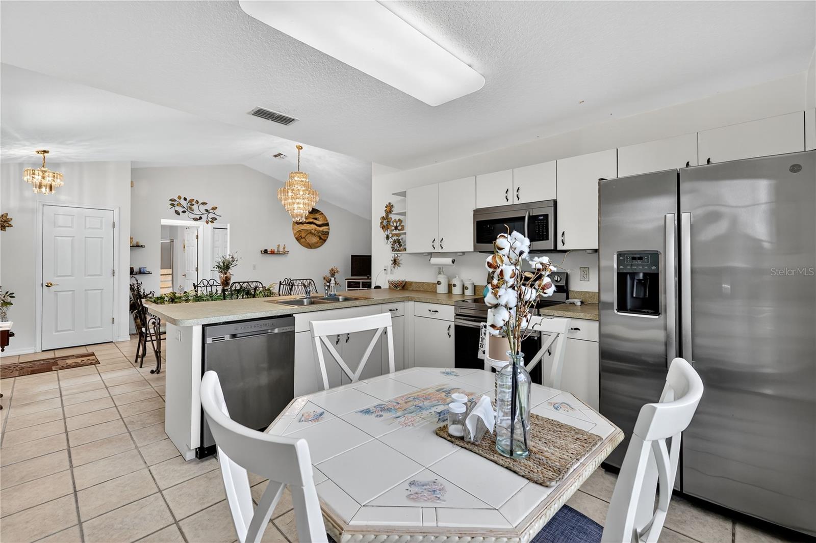 Listing photo id 4 for 5731 17th Street