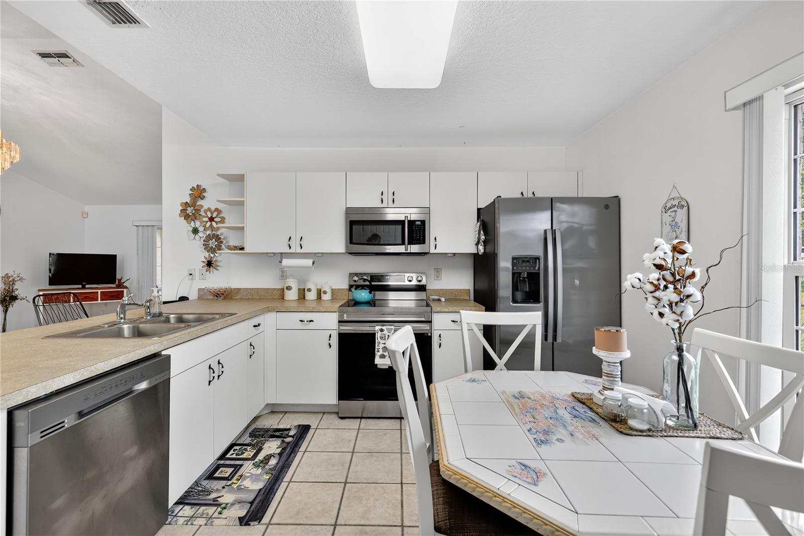 Listing photo id 5 for 5731 17th Street