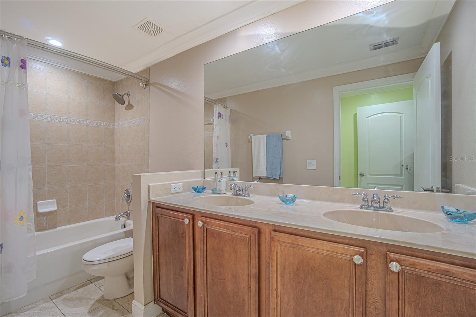 Image 21 of 44 For 20520 Sultana Court