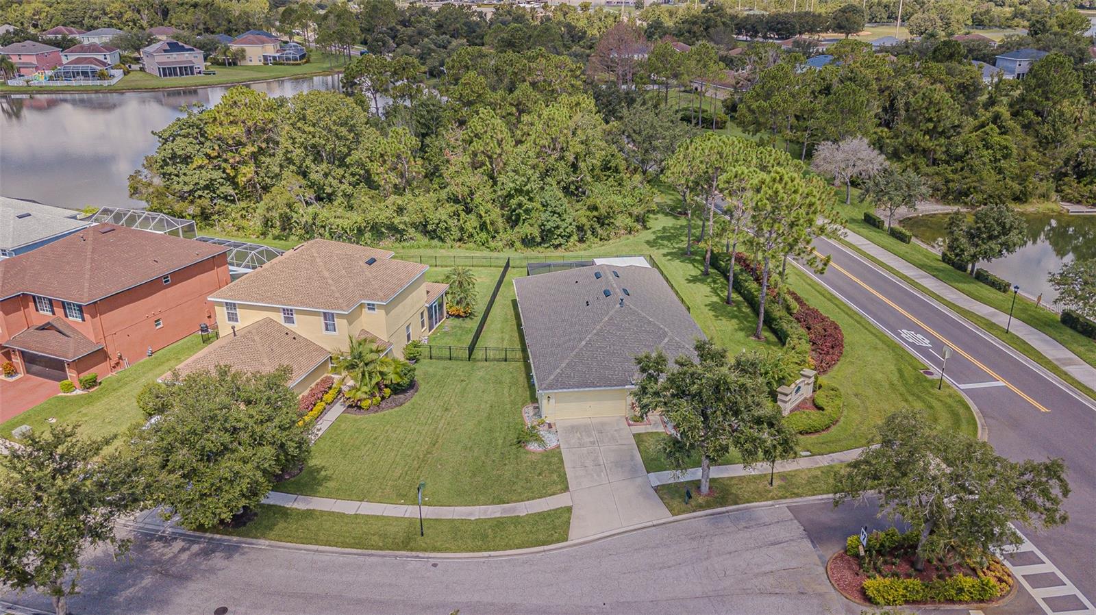 Image 37 of 44 For 20520 Sultana Court