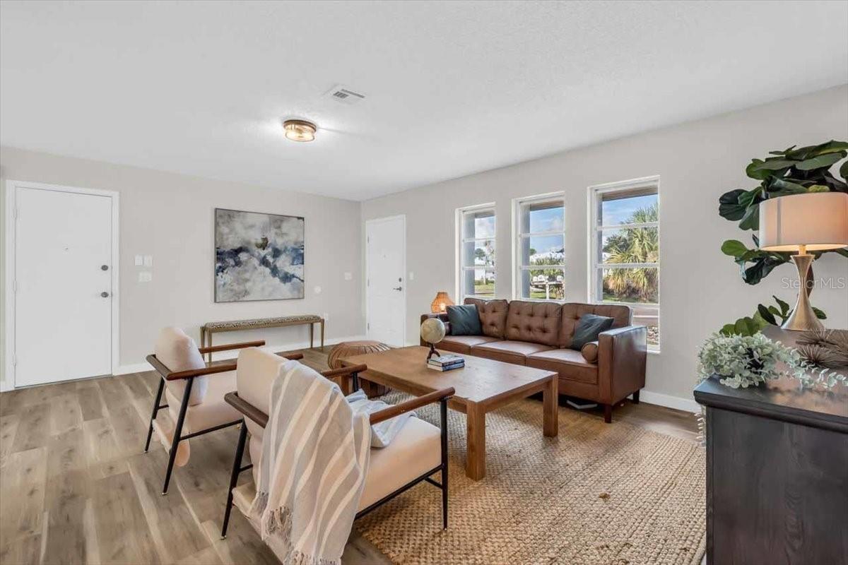 Image 7 of 32 For 162 Circlewood Drive C2-7