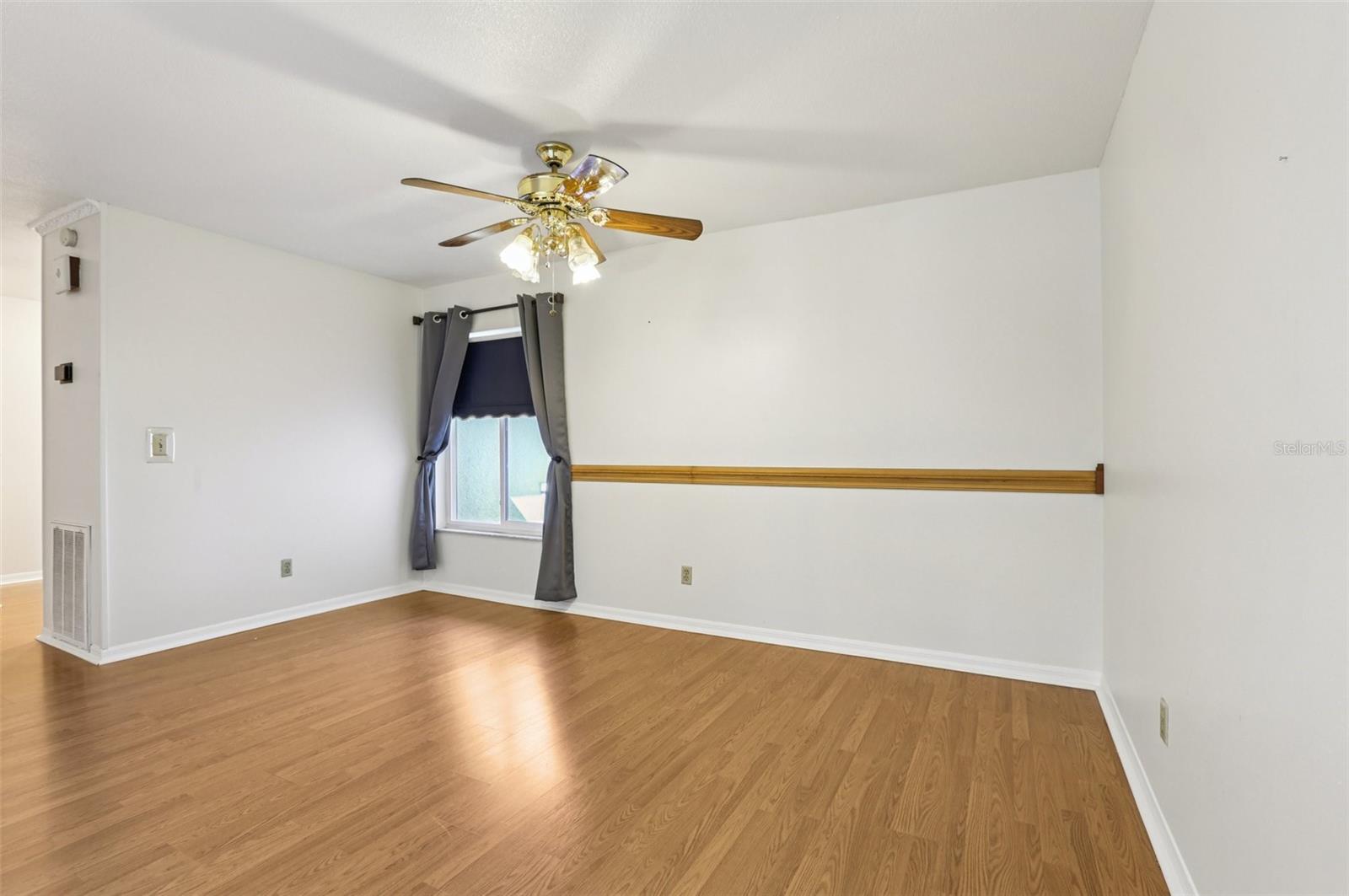 Image 11 of 61 For 310 Thorn Hill Place