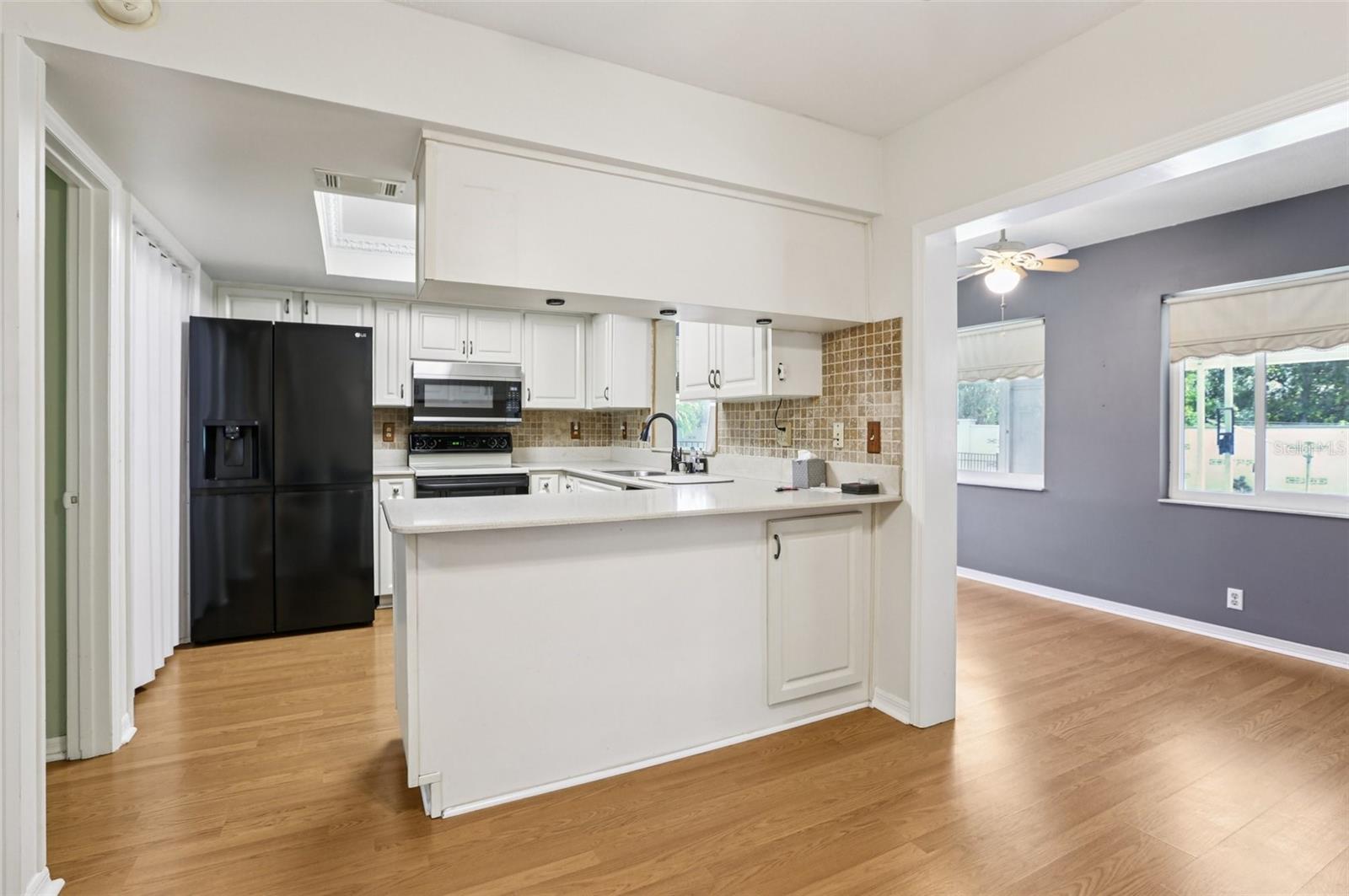 Image 16 of 61 For 310 Thorn Hill Place