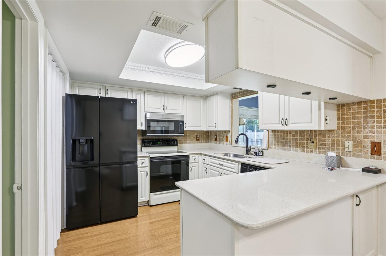 Image 17 of 61 For 310 Thorn Hill Place