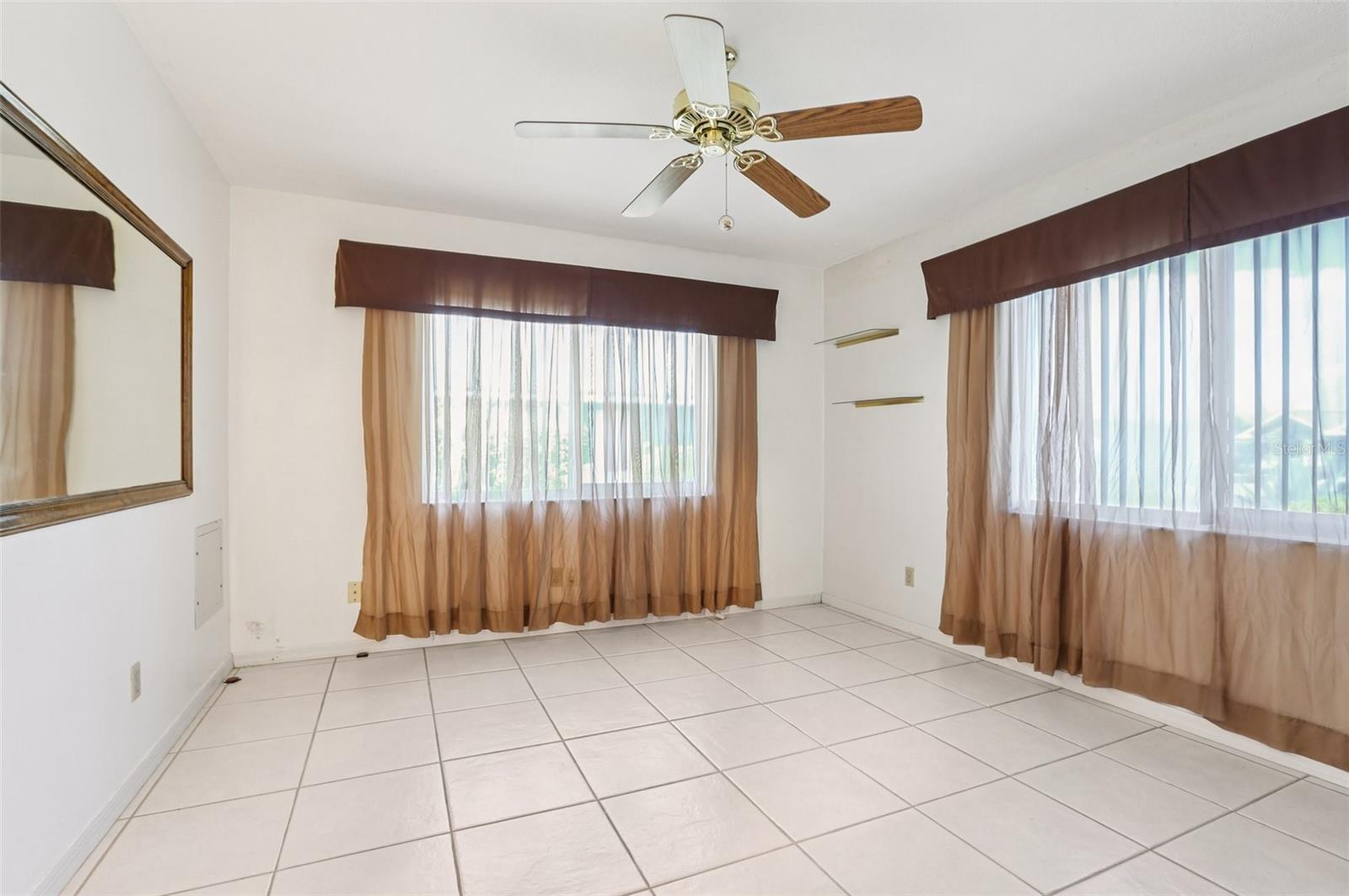 Image 22 of 61 For 310 Thorn Hill Place
