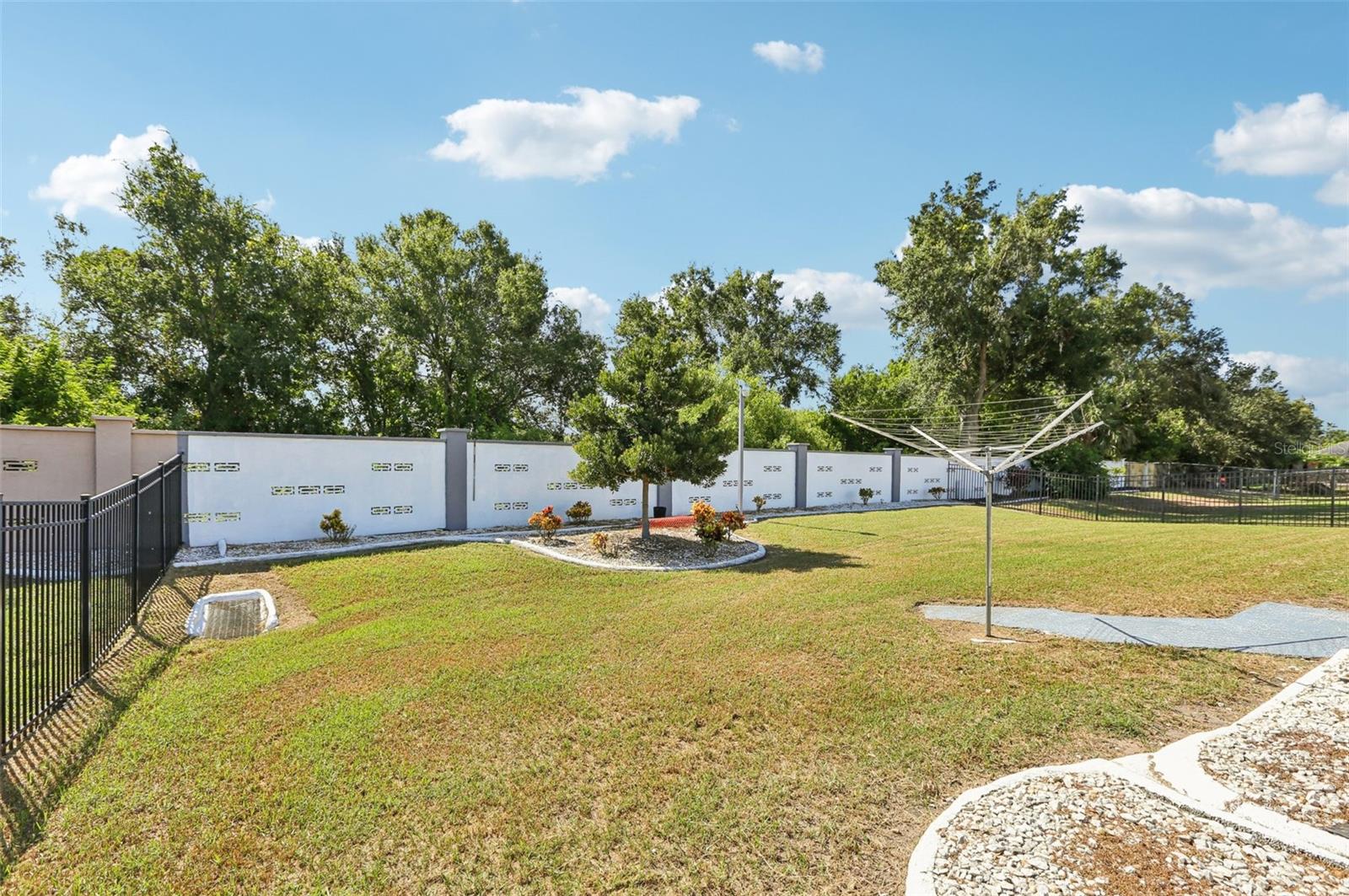 Image 38 of 61 For 310 Thorn Hill Place