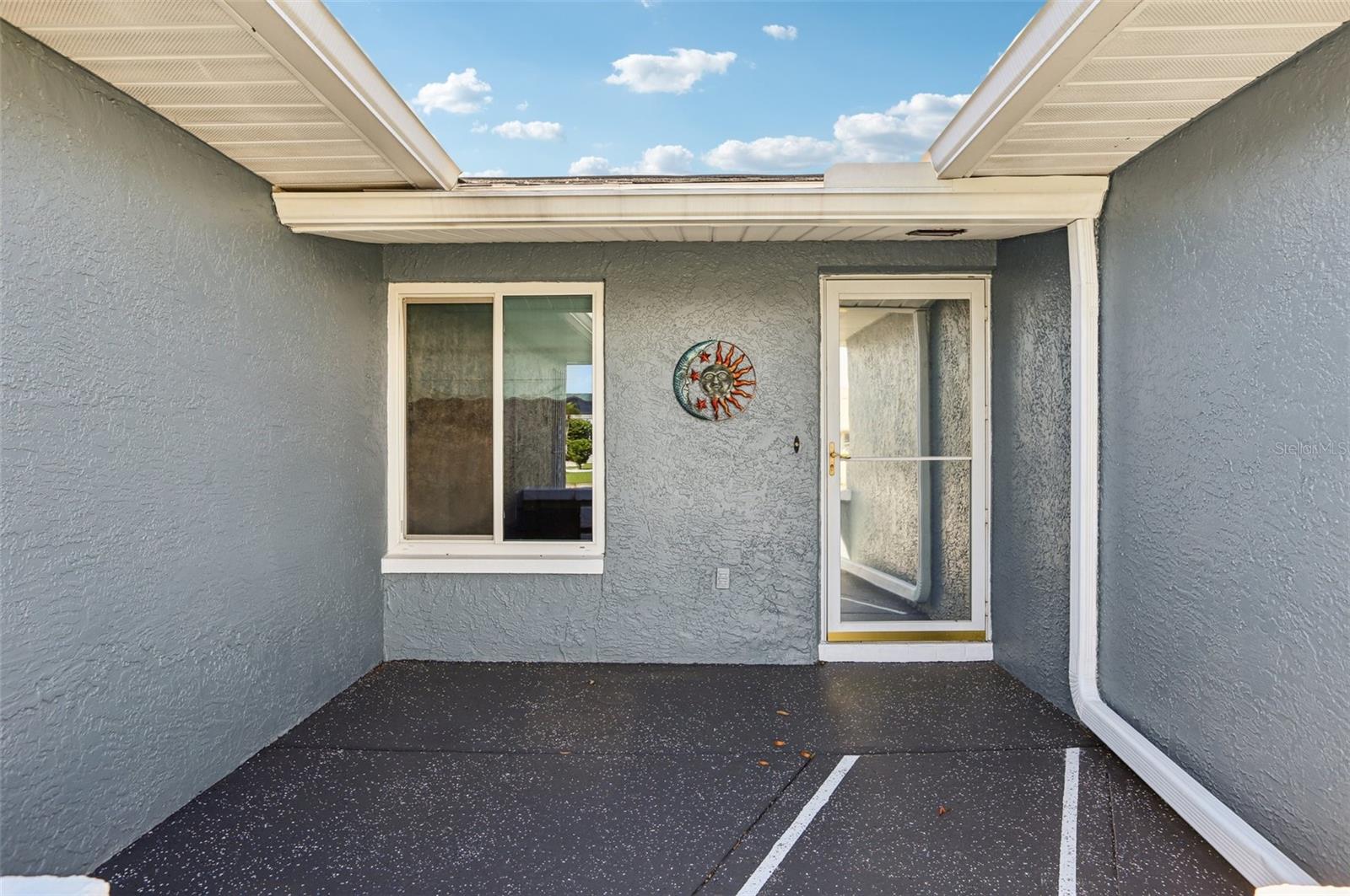 Image 4 of 61 For 310 Thorn Hill Place