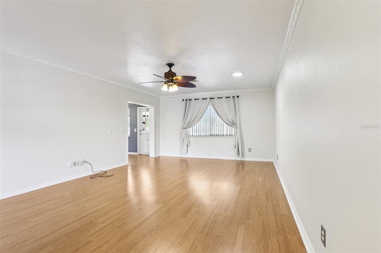 Image 6 of 61 For 310 Thorn Hill Place