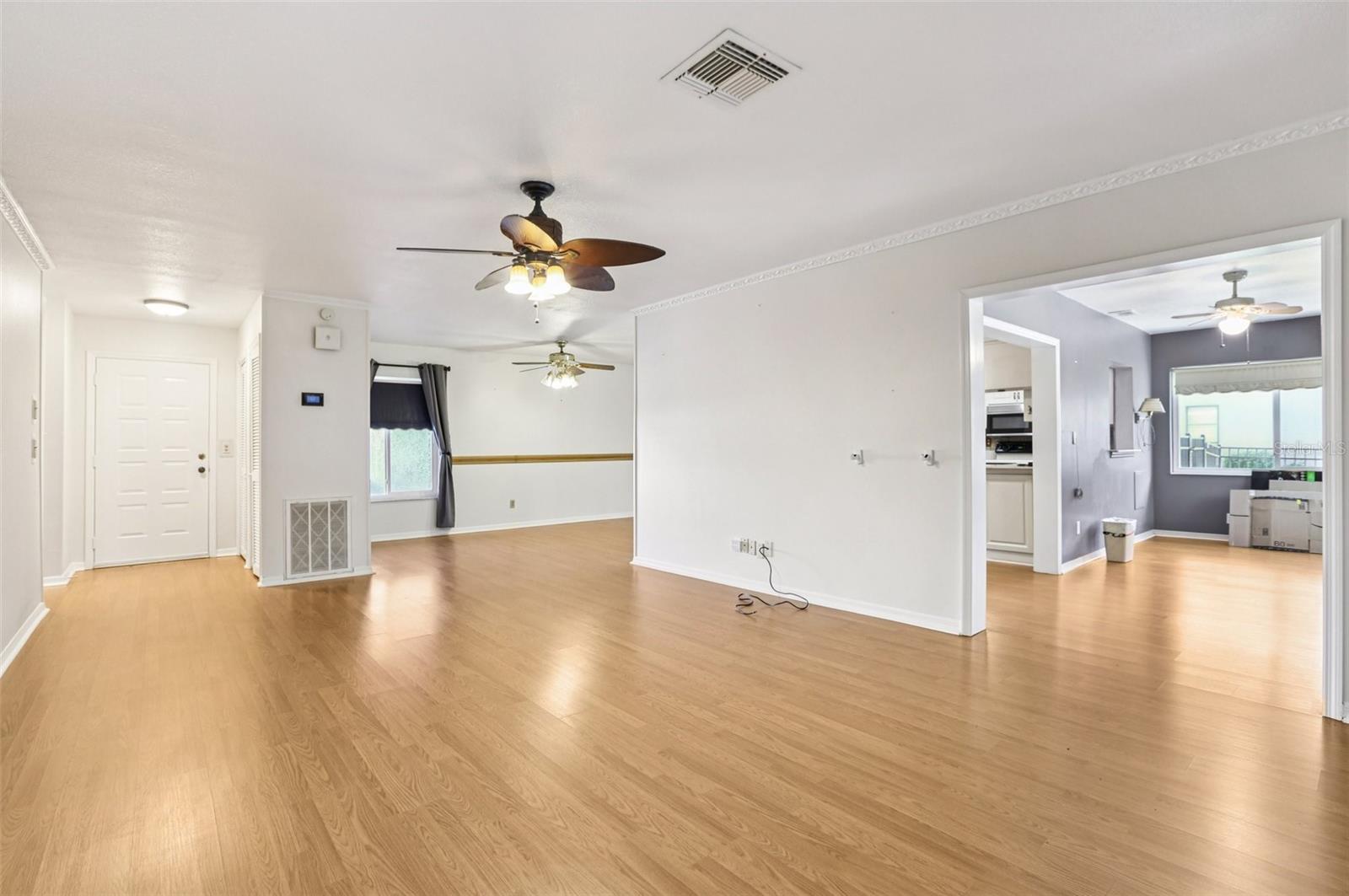 Image 8 of 61 For 310 Thorn Hill Place