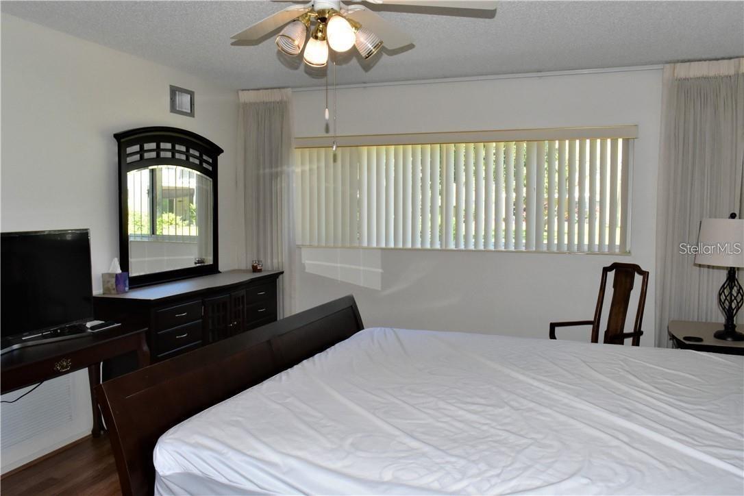 Image 22 of 74 For 2440 World Parkway Boulevard 6