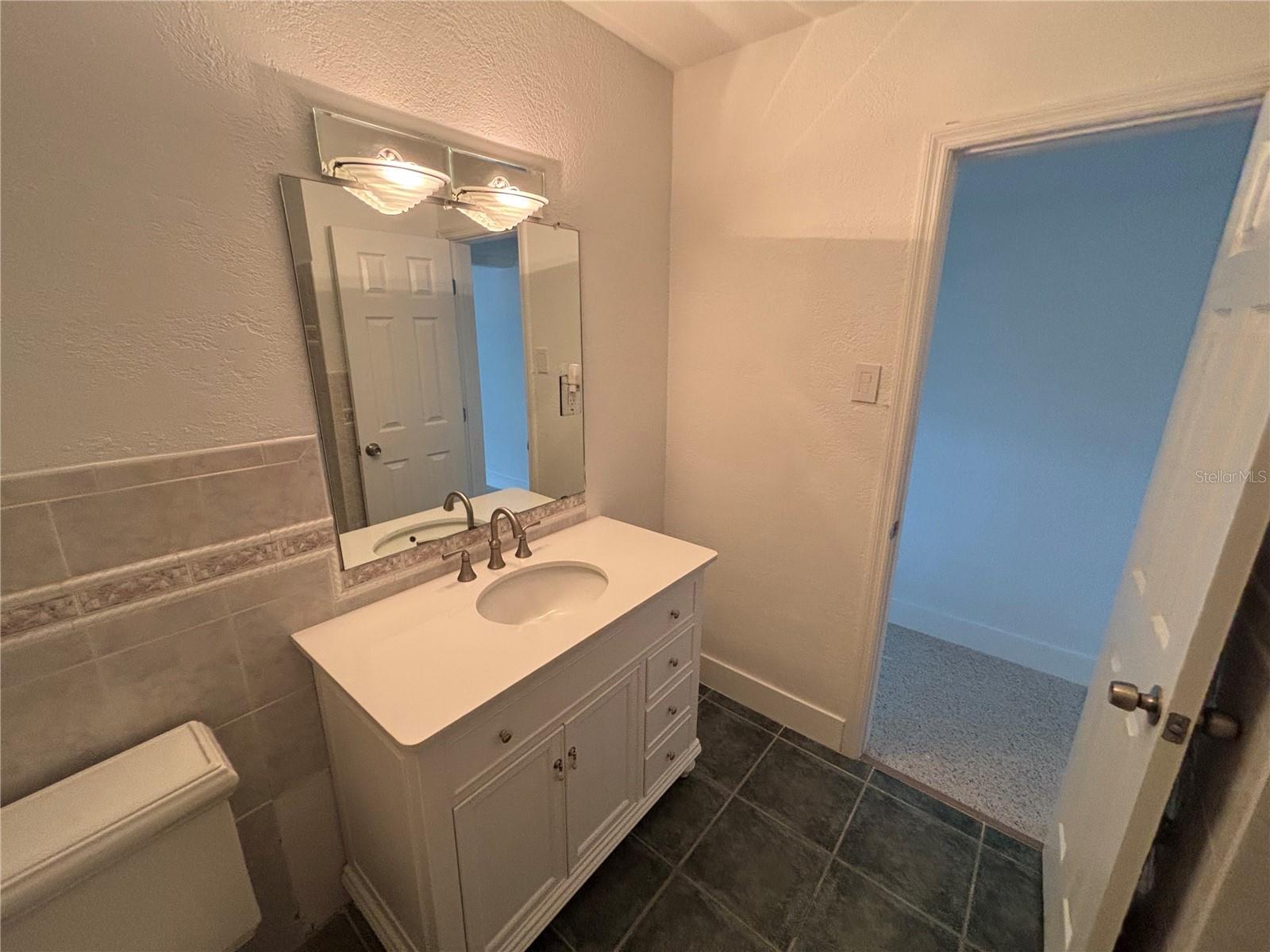 Image 17 of 19 For 999 38th Avenue Ne