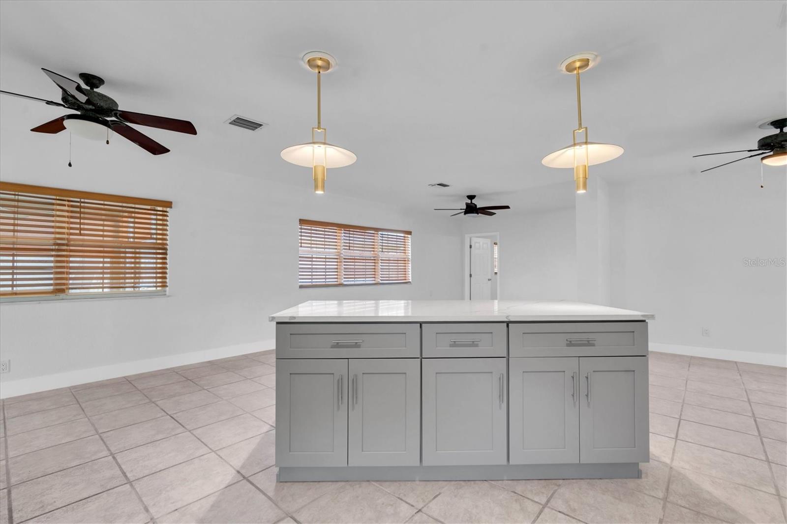Image 20 of 61 For 999 38th Avenue Ne