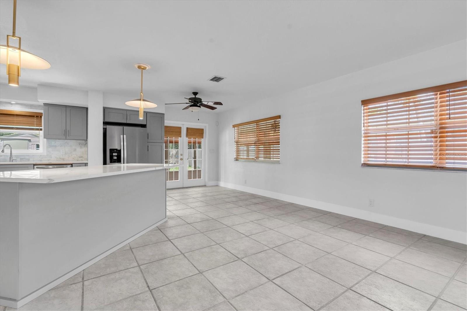Image 21 of 61 For 999 38th Avenue Ne