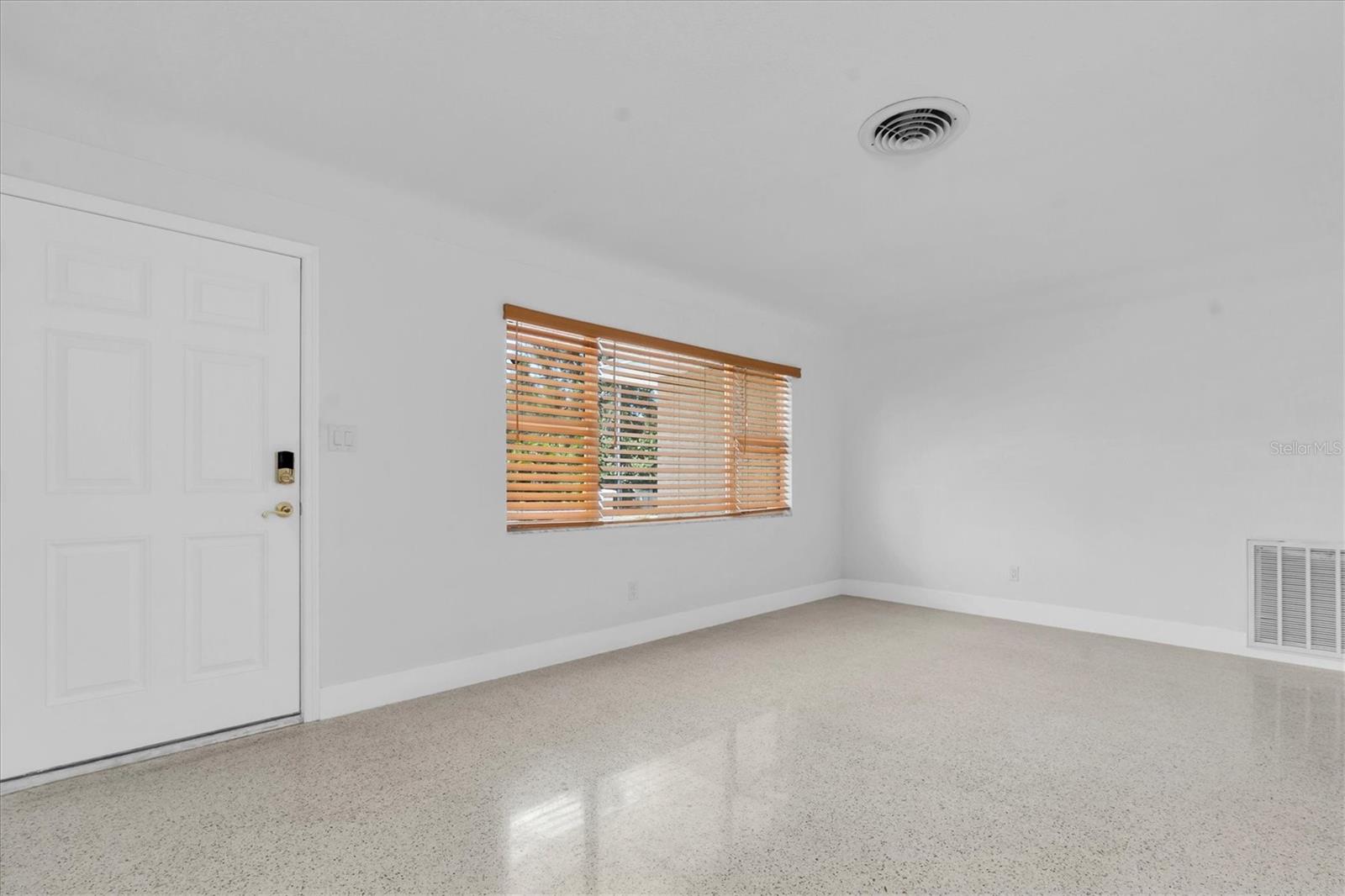 Image 27 of 61 For 999 38th Avenue Ne