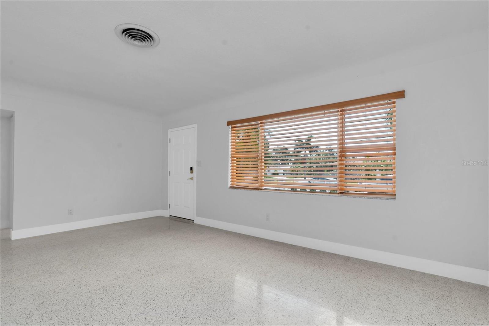 Image 41 of 61 For 999 38th Avenue Ne