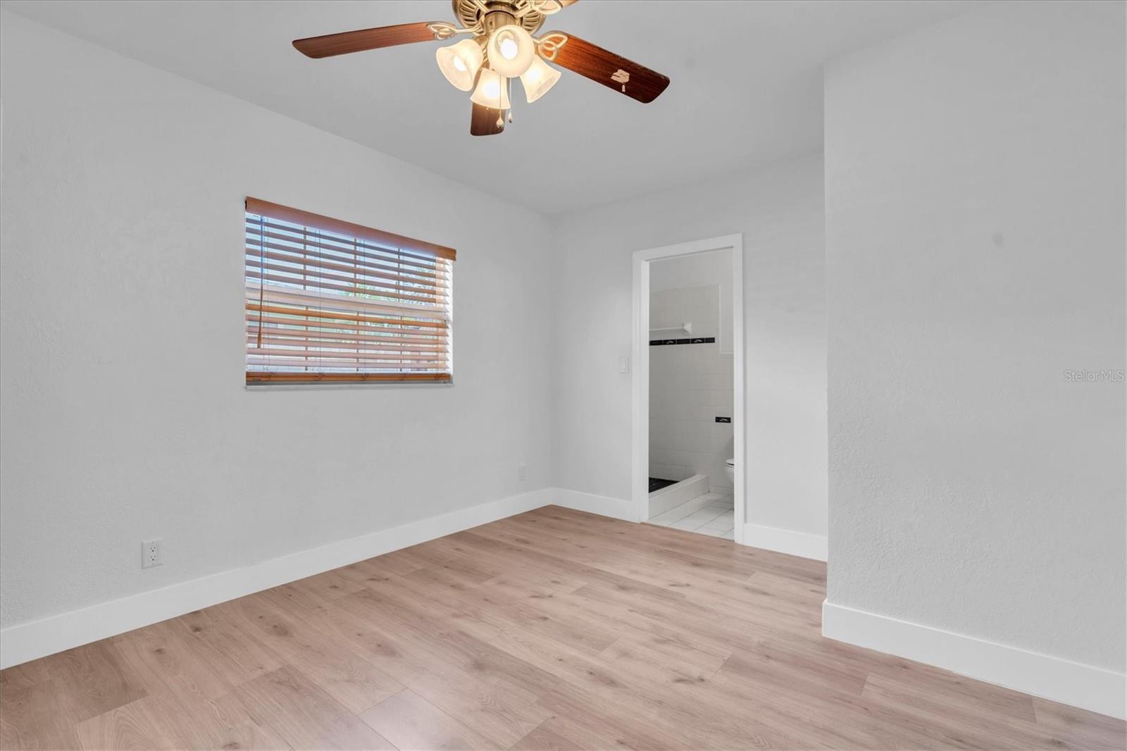 Image 42 of 61 For 999 38th Avenue Ne