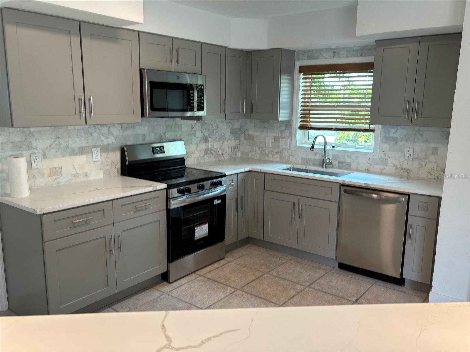 Image 9 of 19 For 999 38th Avenue Ne